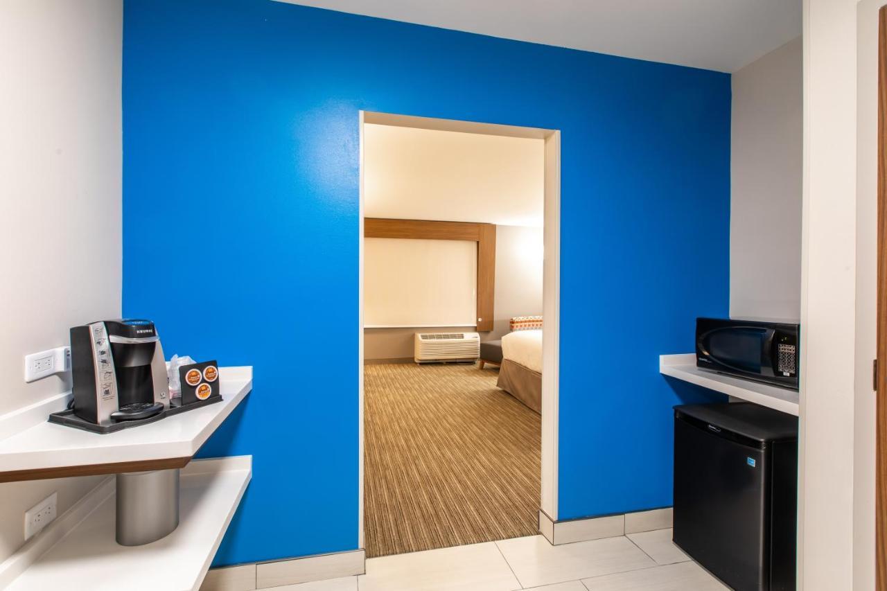 Holiday Inn Express & Suites Greenville S - Piedmont By Ihg Екстериор снимка