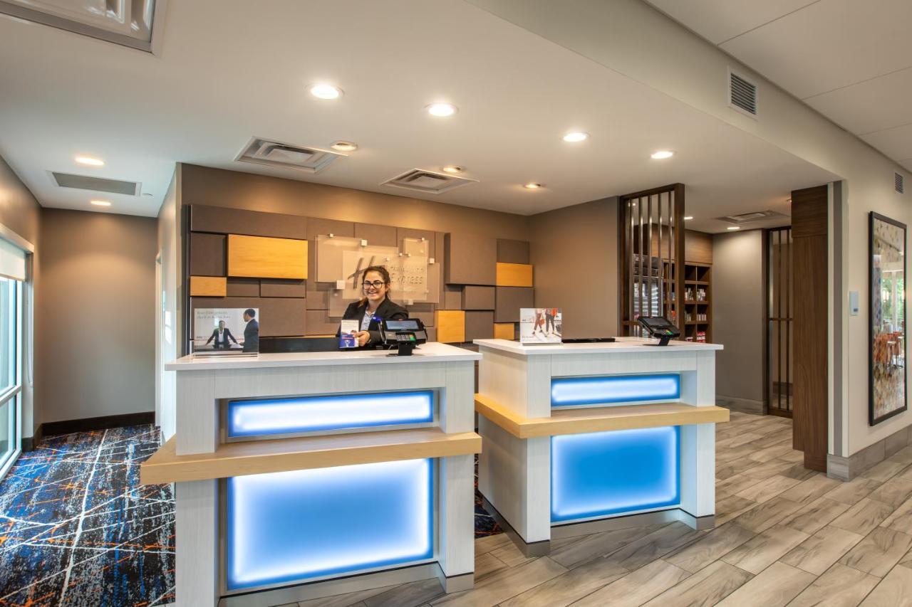 Holiday Inn Express & Suites Greenville S - Piedmont By Ihg Екстериор снимка